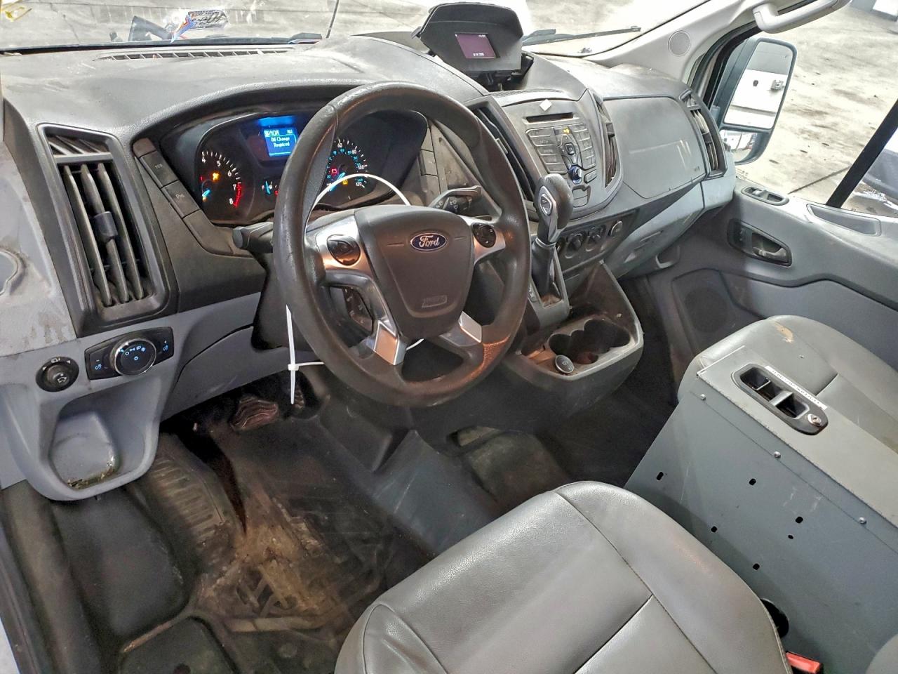 Ford Transit T-350 Image 2