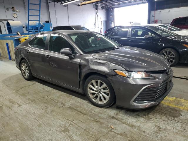 Toyota Camry Le Image 11