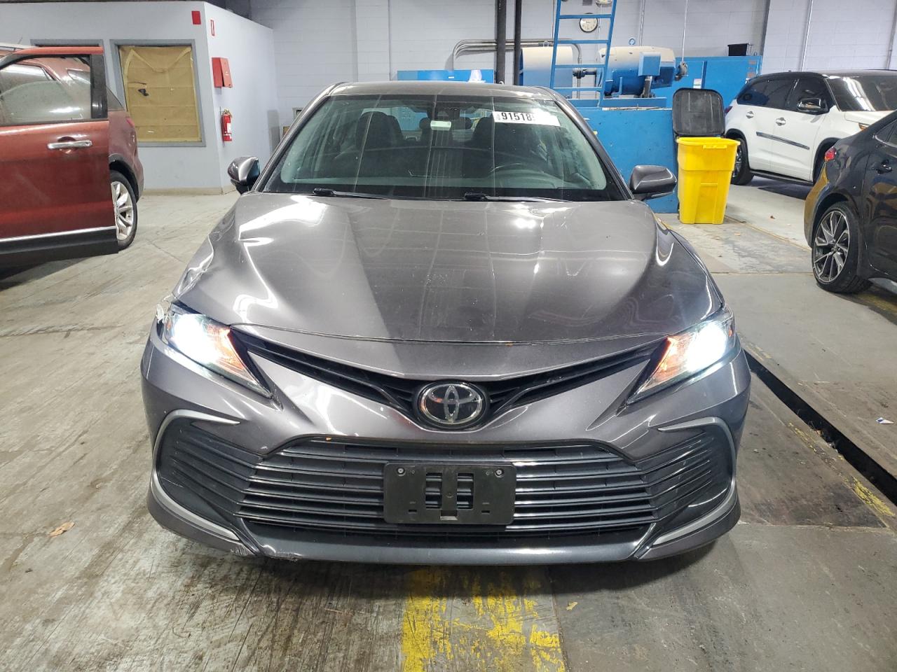Toyota Camry Le Image 12