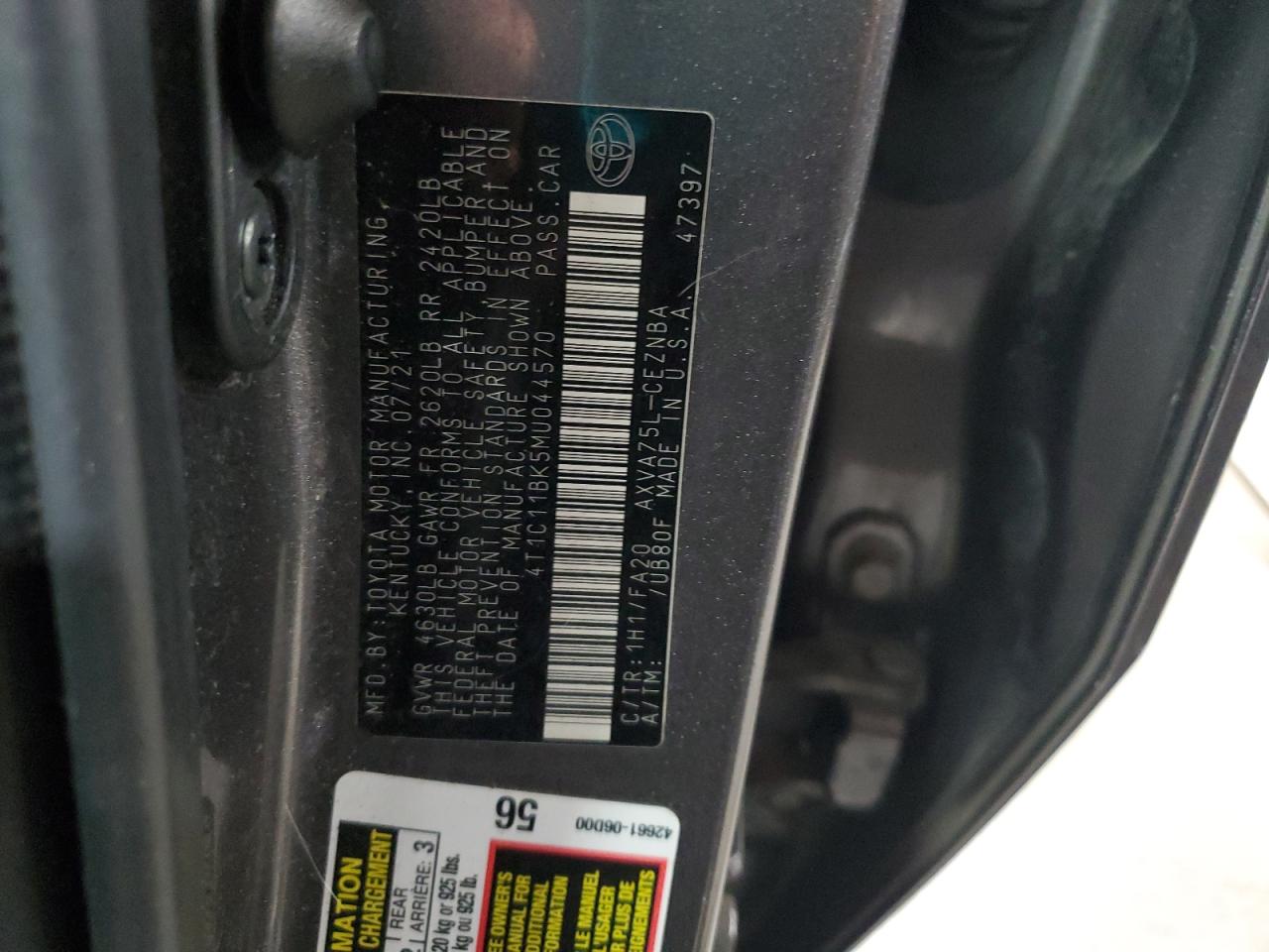 Toyota Camry Le Image 4