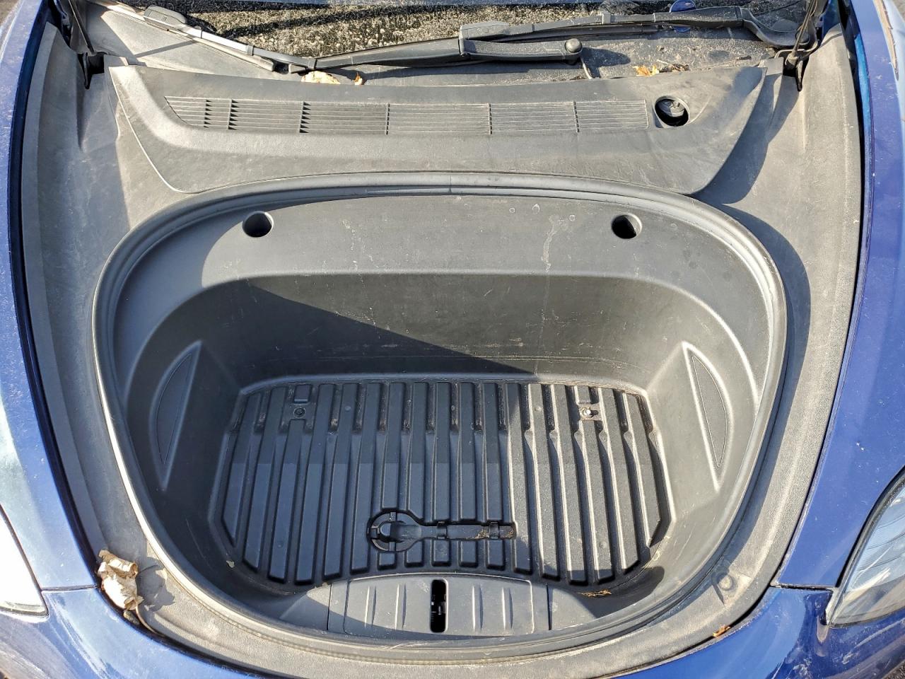 Tesla Model 3 Image 11