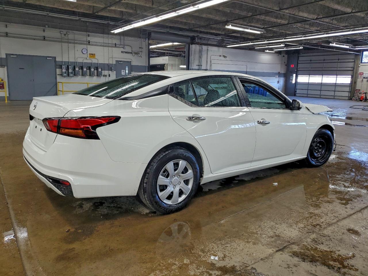 Nissan Altima S Image 8