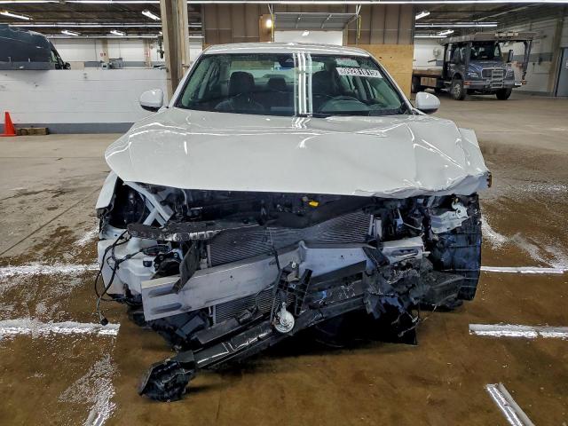 Nissan Altima S Image 5