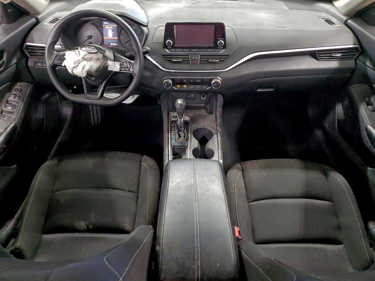 Nissan Altima S Image 4