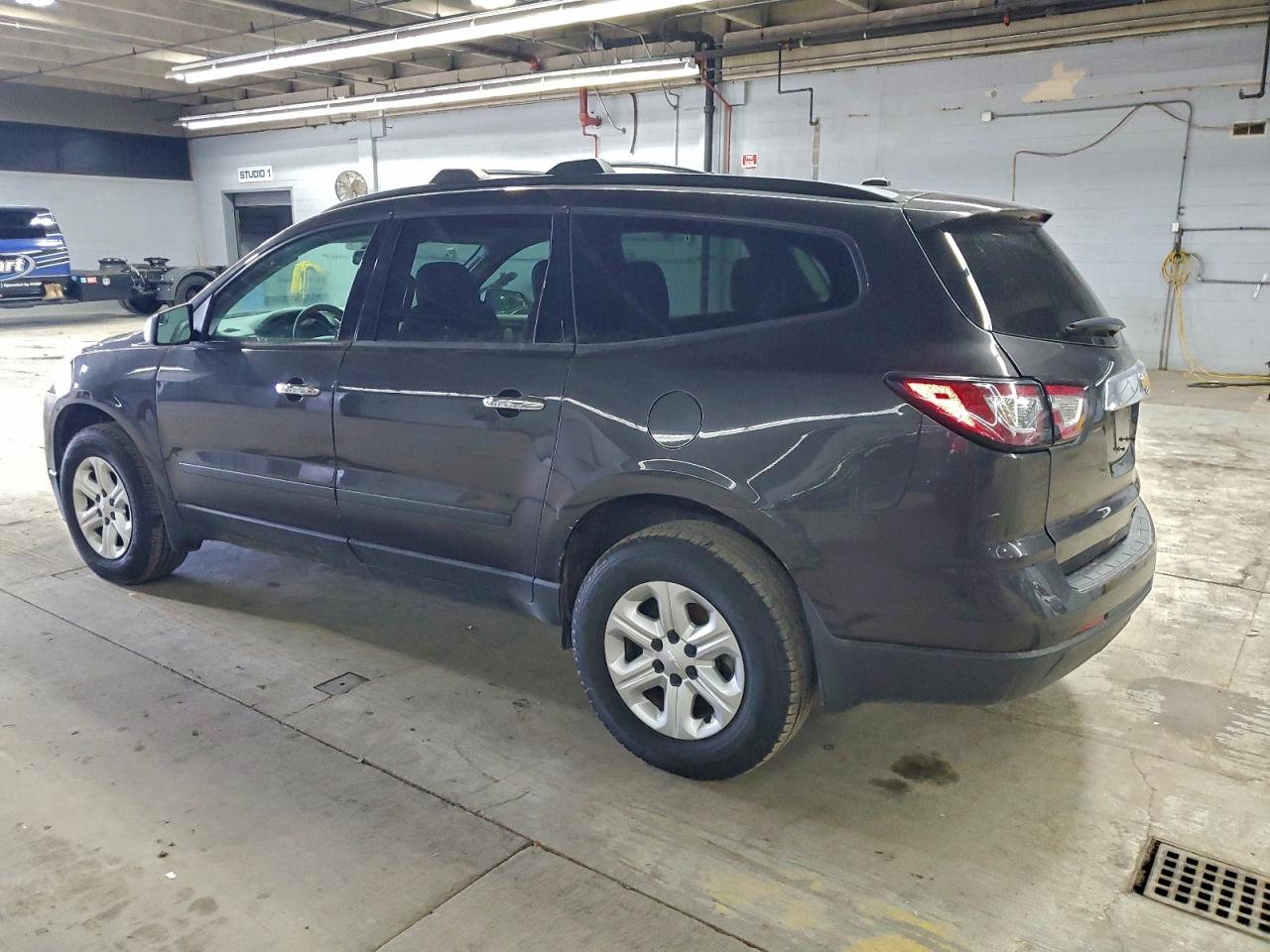 Chevrolet Traverse Ls Image 2