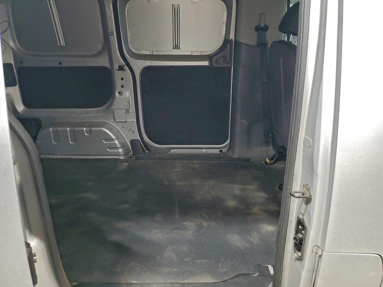 Nissan Nv 2.5s Image 12